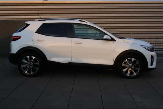 Kia Stonic (2018) thumbnail 9