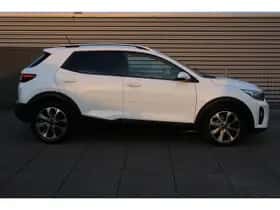Kia Stonic (2018) thumbnail 9