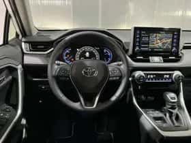 Toyota RAV4 (2021) thumbnail 2