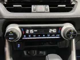 Toyota RAV4 (2021) thumbnail 38