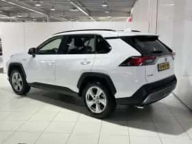 Toyota RAV4 (2021) thumbnail 8