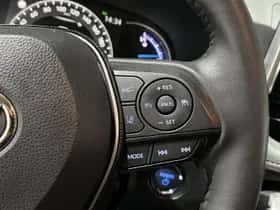 Toyota RAV4 (2021) thumbnail 10