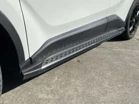 Toyota C-HR (2018) thumbnail 2