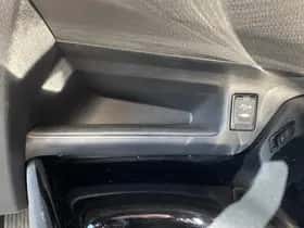 Toyota C-HR (2018) thumbnail 19