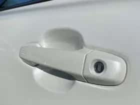 Toyota C-HR (2018) thumbnail 35