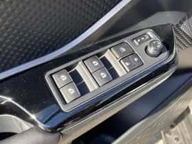 Toyota C-HR (2018) thumbnail 36
