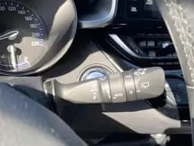 Toyota C-HR (2018) thumbnail 44