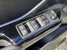 Toyota C-HR (2018) thumbnail 6