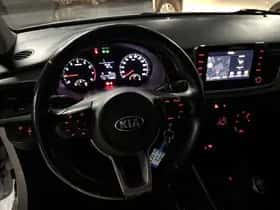 Kia Rio (2017) thumbnail 32