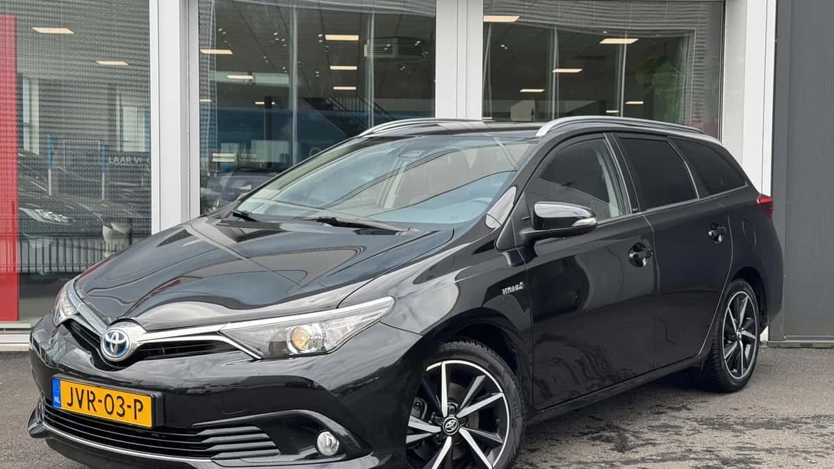Toyota Auris (2017) — foto 1