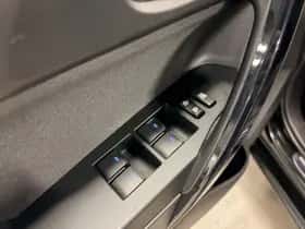 Toyota Auris (2017) thumbnail 17