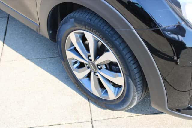 Kia Stonic (2022) thumbnail 3