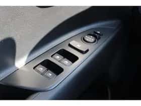 Kia Stonic (2022) thumbnail 60