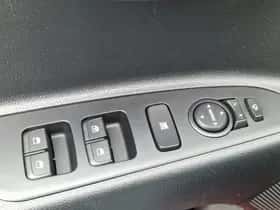 Kia Stonic (2019) thumbnail 36