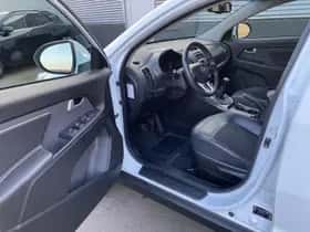 Kia Sportage (2011) thumbnail 16