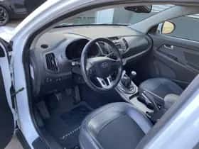 Kia Sportage (2011) thumbnail 18