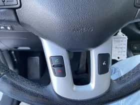 Kia Sportage (2011) thumbnail 25