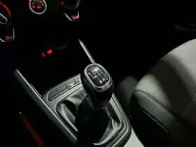 Kia Stonic (2019) thumbnail 23