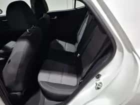 Kia Stonic (2019) thumbnail 35