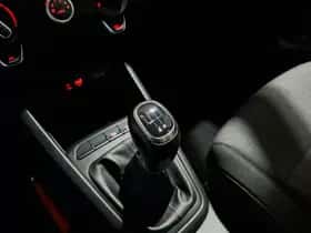 Kia Stonic (2019) thumbnail 47