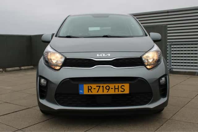 Kia Picanto (2022) thumbnail 3