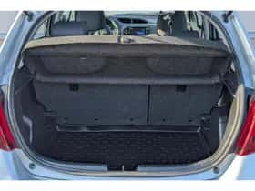 Toyota Yaris (2017) thumbnail 12