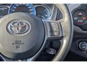 Toyota Yaris (2017) thumbnail 17