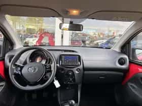 Toyota Aygo (2017) thumbnail 14