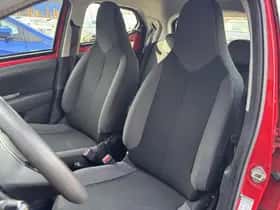 Toyota Aygo (2017) thumbnail 32