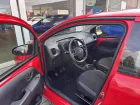 Toyota Aygo (2017) thumbnail 33