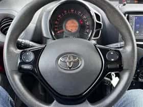 Toyota Aygo (2017) thumbnail 36