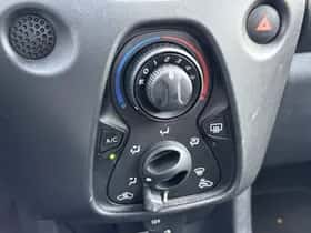Toyota Aygo (2017) thumbnail 39