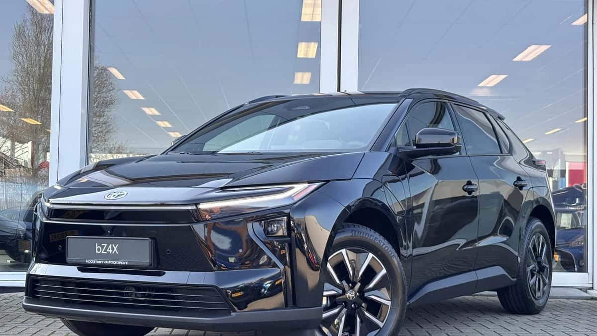 Toyota bZ4X (2026) — foto 1