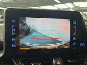 Toyota C-HR (2017) thumbnail 16