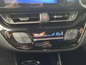 Toyota C-HR (2017) thumbnail 19