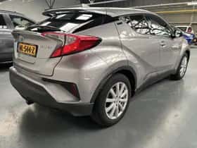 Toyota C-HR (2017) thumbnail 29