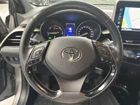 Toyota C-HR (2017) thumbnail 34