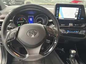 Toyota C-HR (2017) thumbnail 35