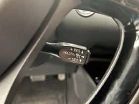 Toyota C-HR (2017) thumbnail 41