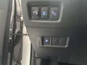 Toyota C-HR (2017) thumbnail 47