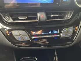 Toyota C-HR (2017) thumbnail 48