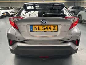 Toyota C-HR (2017) thumbnail 57