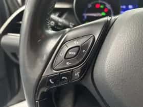 Toyota C-HR (2017) thumbnail 8