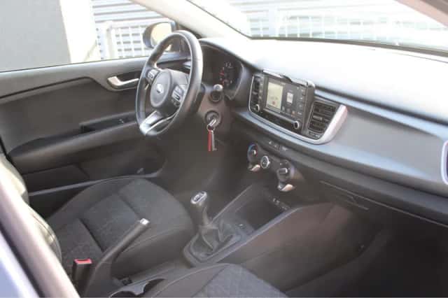 Kia Rio (2018) thumbnail 11