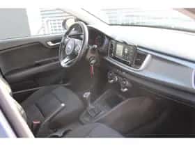 Kia Rio (2018) thumbnail 11