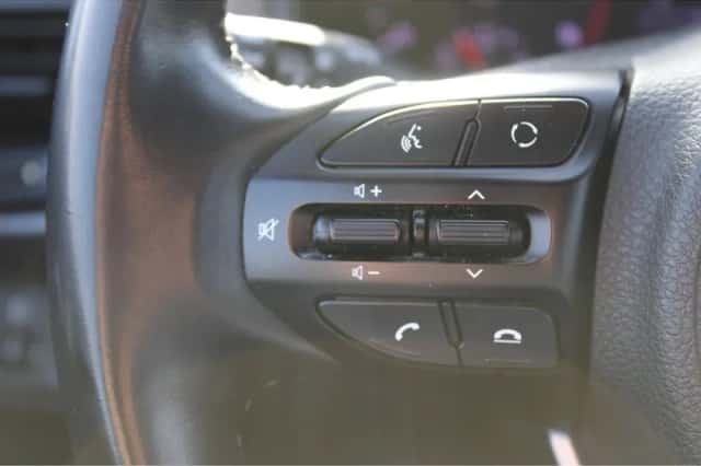 Kia Rio (2018) thumbnail 23