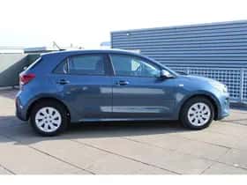 Kia Rio (2018) thumbnail 43