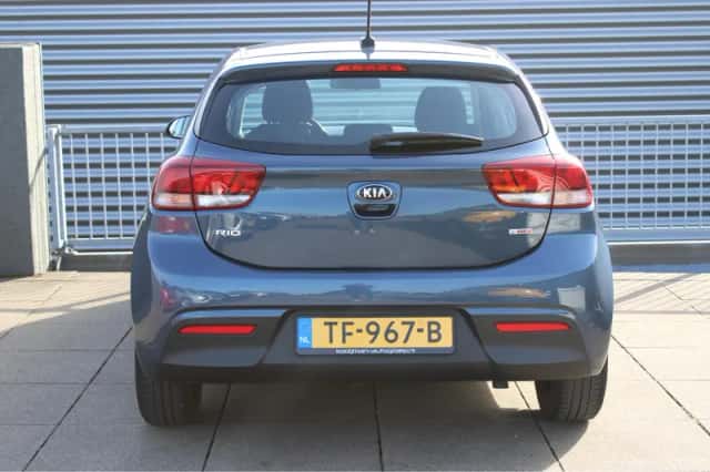 Kia Rio (2018) thumbnail 6