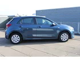 Kia Rio (2018) thumbnail 8