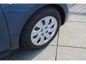 Kia Rio (2018) thumbnail 9